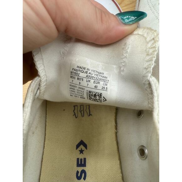 Converse-Chuck Taylor- Classic White- Low Tops- Size 7M/9W - Picture 8 of 10